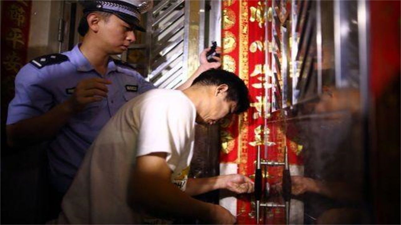 沈阳请开锁师傅开了锁后，师傅